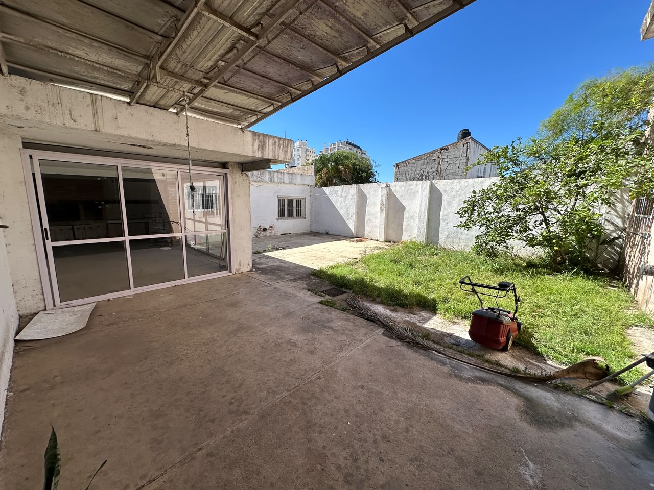 HERMOSA CASA + AMPLIO QUINCHO - En ALBERDI - Imagen 10