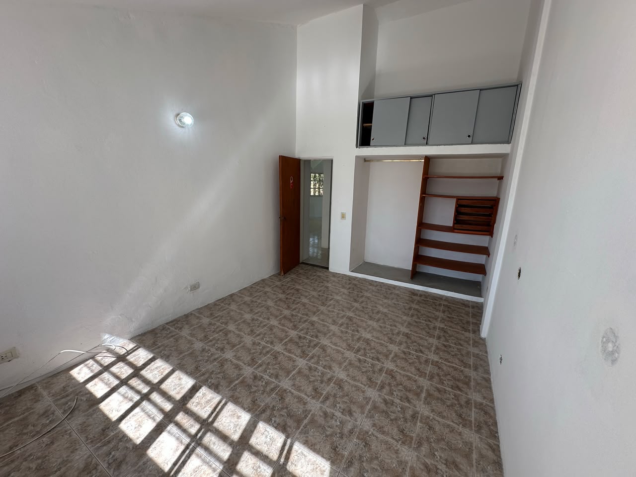 HERMOSA CASA + AMPLIO QUINCHO - En ALBERDI - Imagen 12