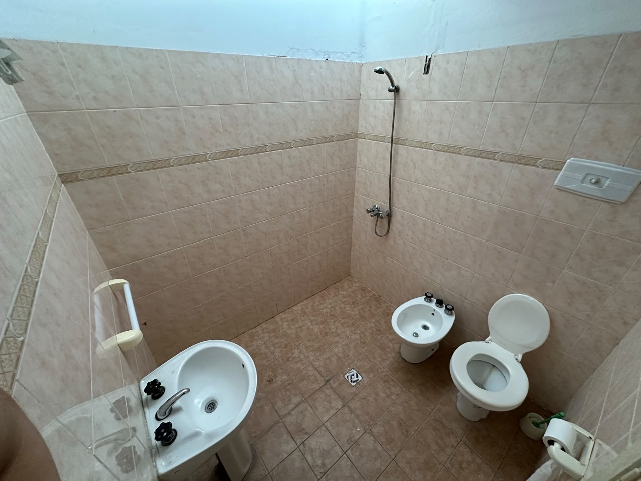 HERMOSA CASA + AMPLIO QUINCHO - En ALBERDI - Imagen 5