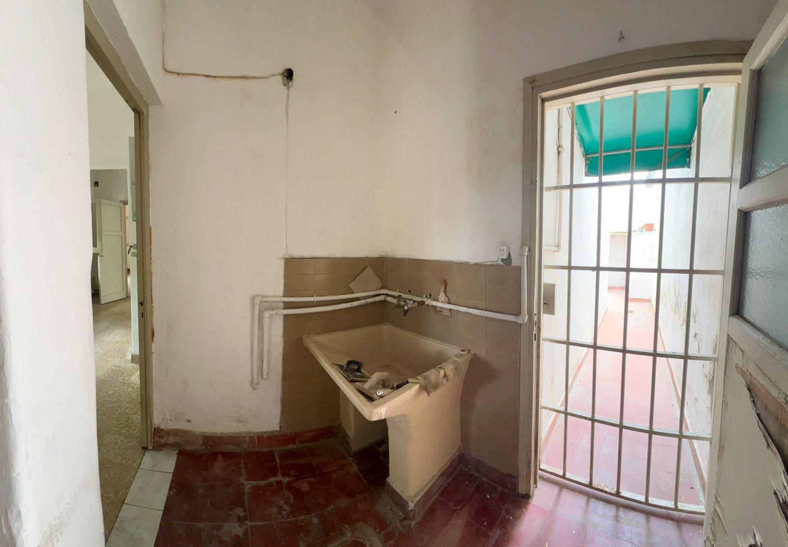 Casa a refaccionar en Barrio Alberdi   - ¡Ideal inversores! - Imagen 4