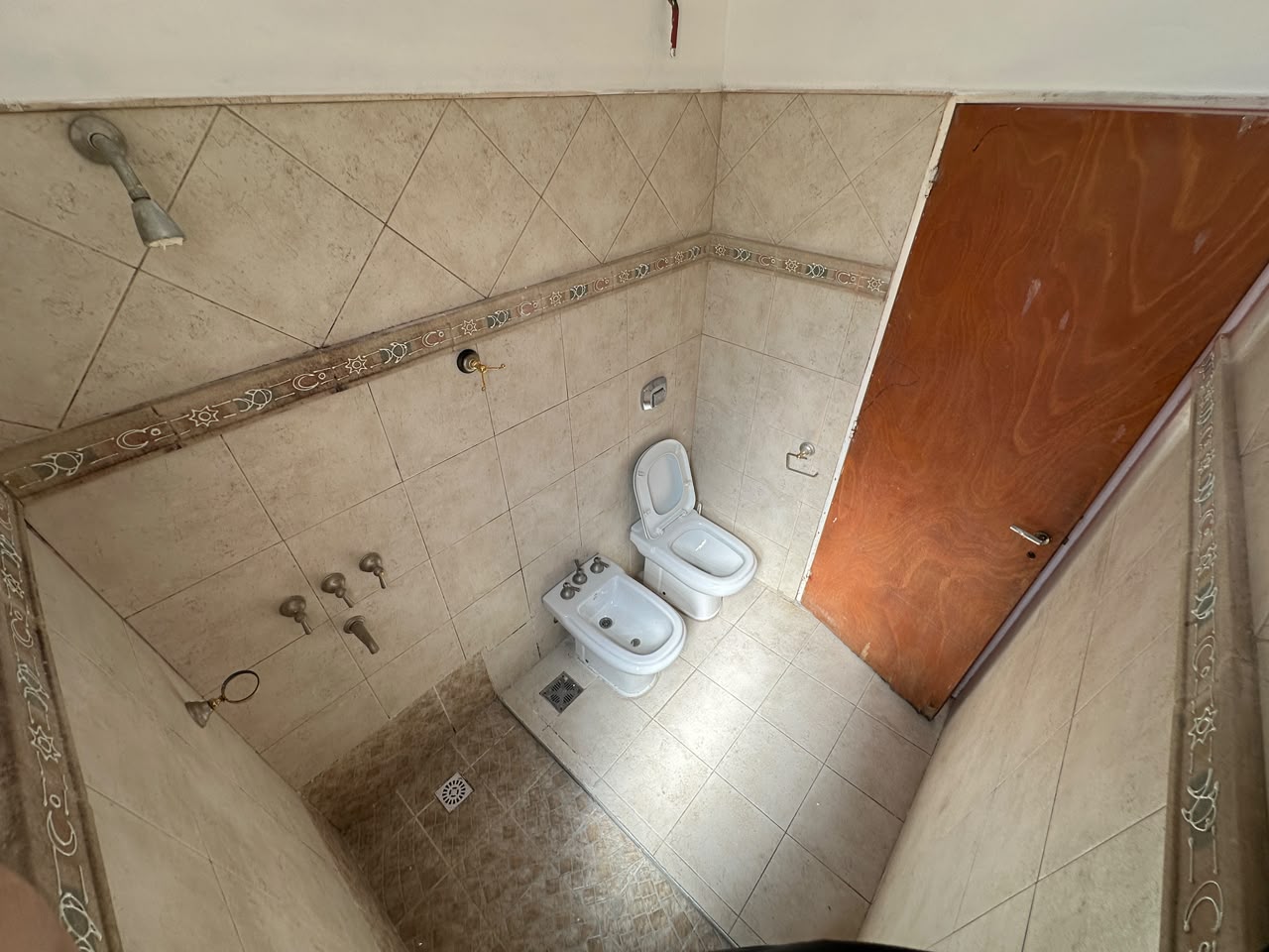 HERMOSA CASA + AMPLIO QUINCHO - En ALBERDI - Imagen 17