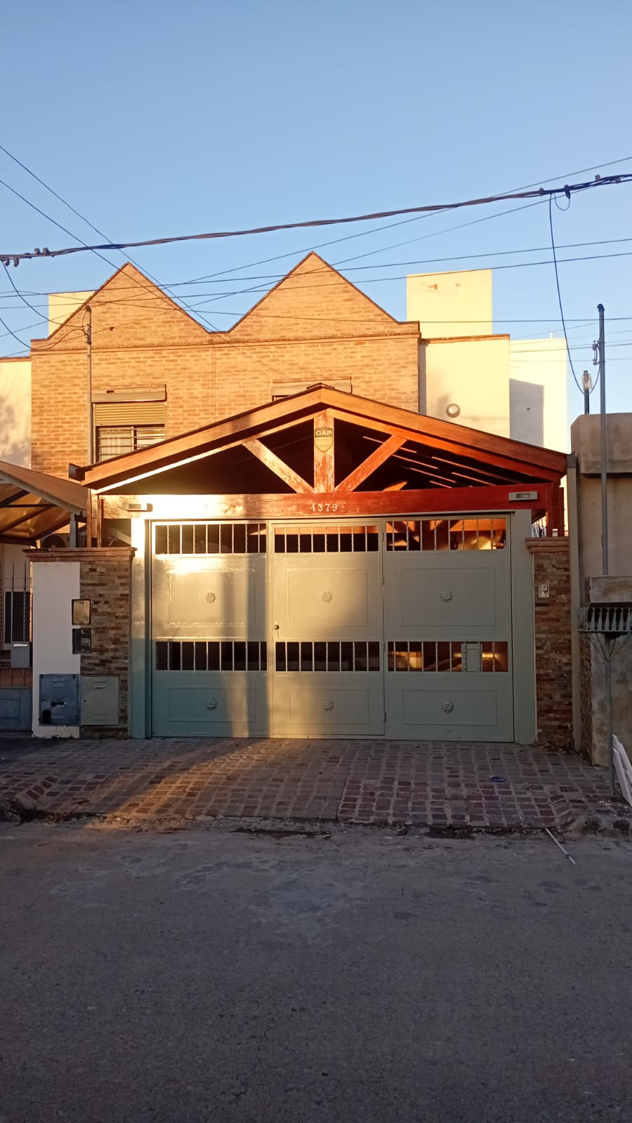 Dúplex en Venta de 3 Dormitorios con Patio, Cochera y Quincho - Imagen 1