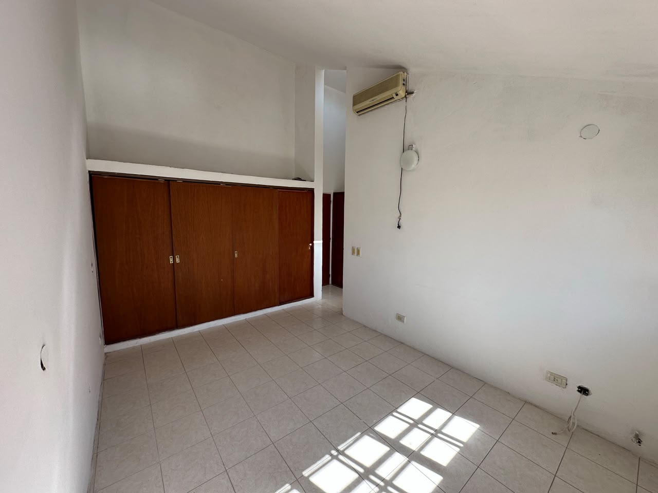 HERMOSA CASA + AMPLIO QUINCHO - En ALBERDI - Imagen 23
