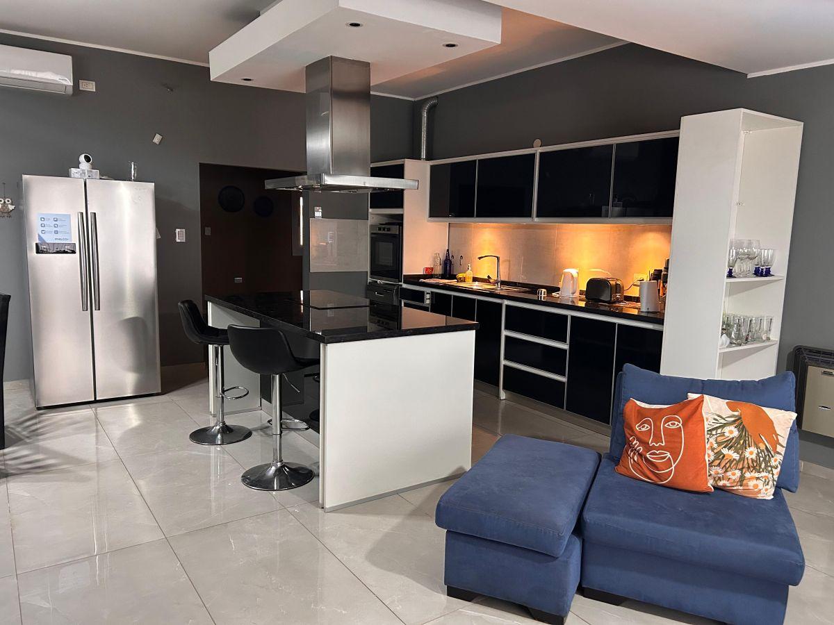 Oportunidad Única: Casa Amplia y Luminosa (3 Años) con Pileta en 1.600 m² de Terreno - Imagen 3
