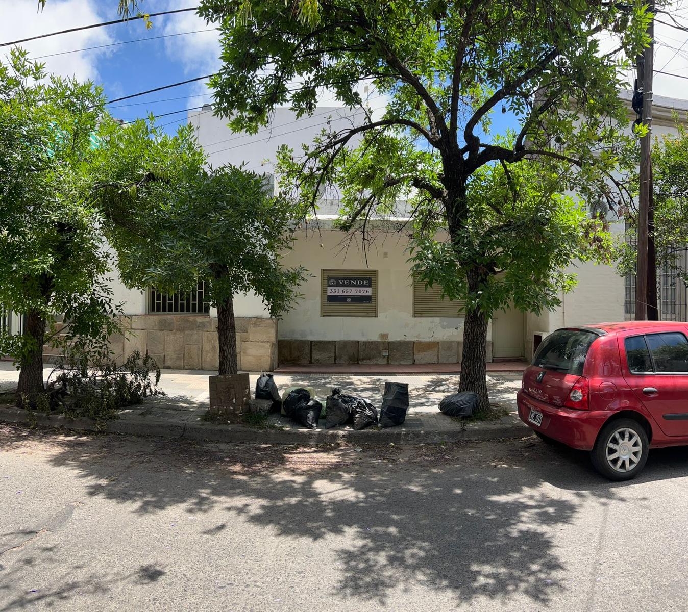 Casa a refaccionar en Barrio Alberdi   - ¡Ideal inversores! - Imagen 1