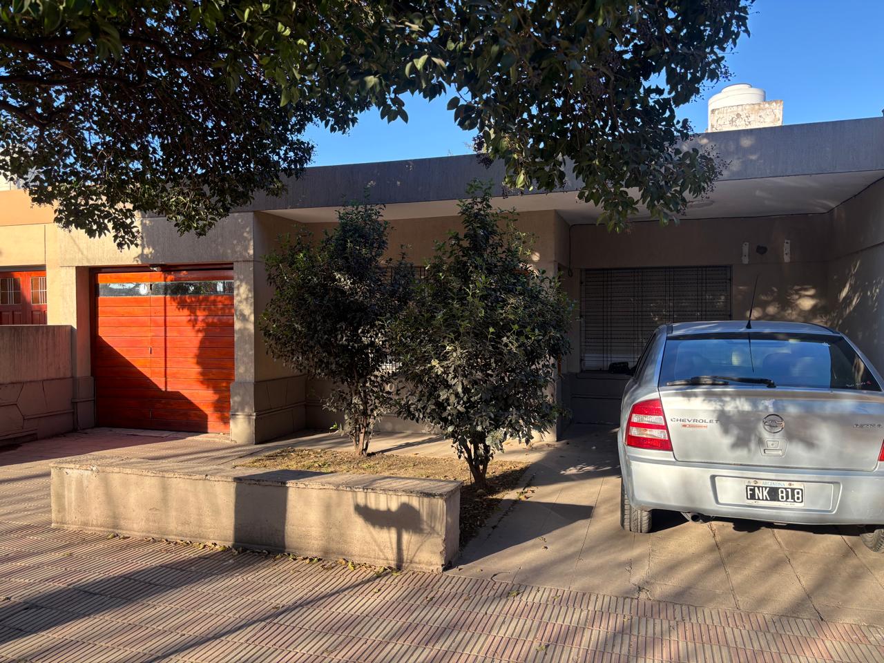 Amplia Casa de 3 Dormitorios con Pileta - Imagen 1