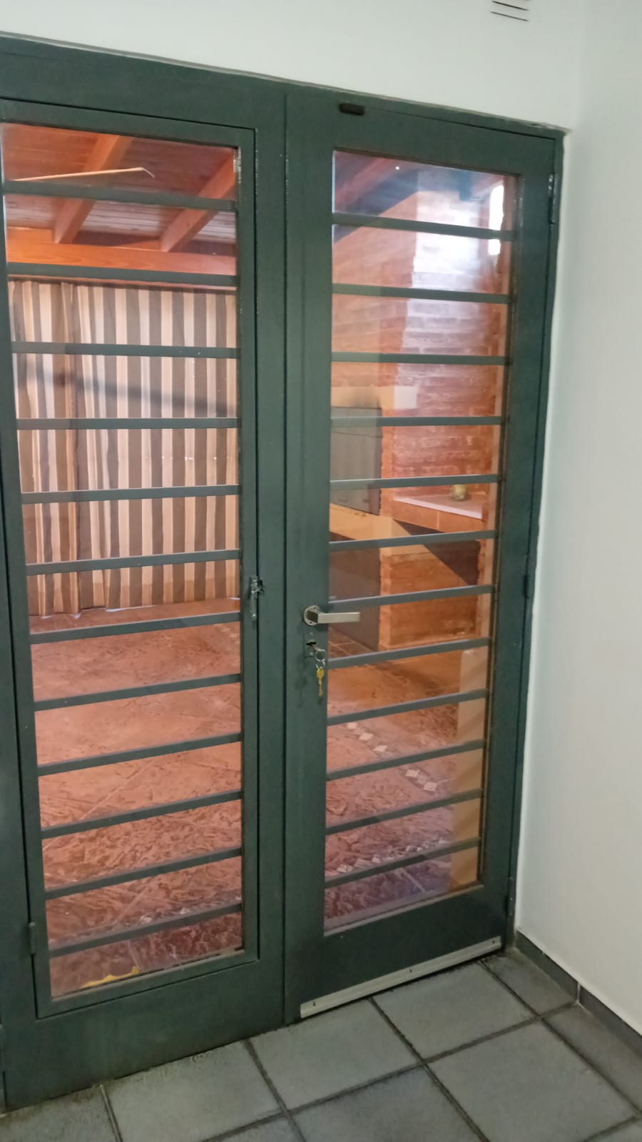 Dúplex en Venta de 3 Dormitorios con Patio, Cochera y Quincho - Imagen 3