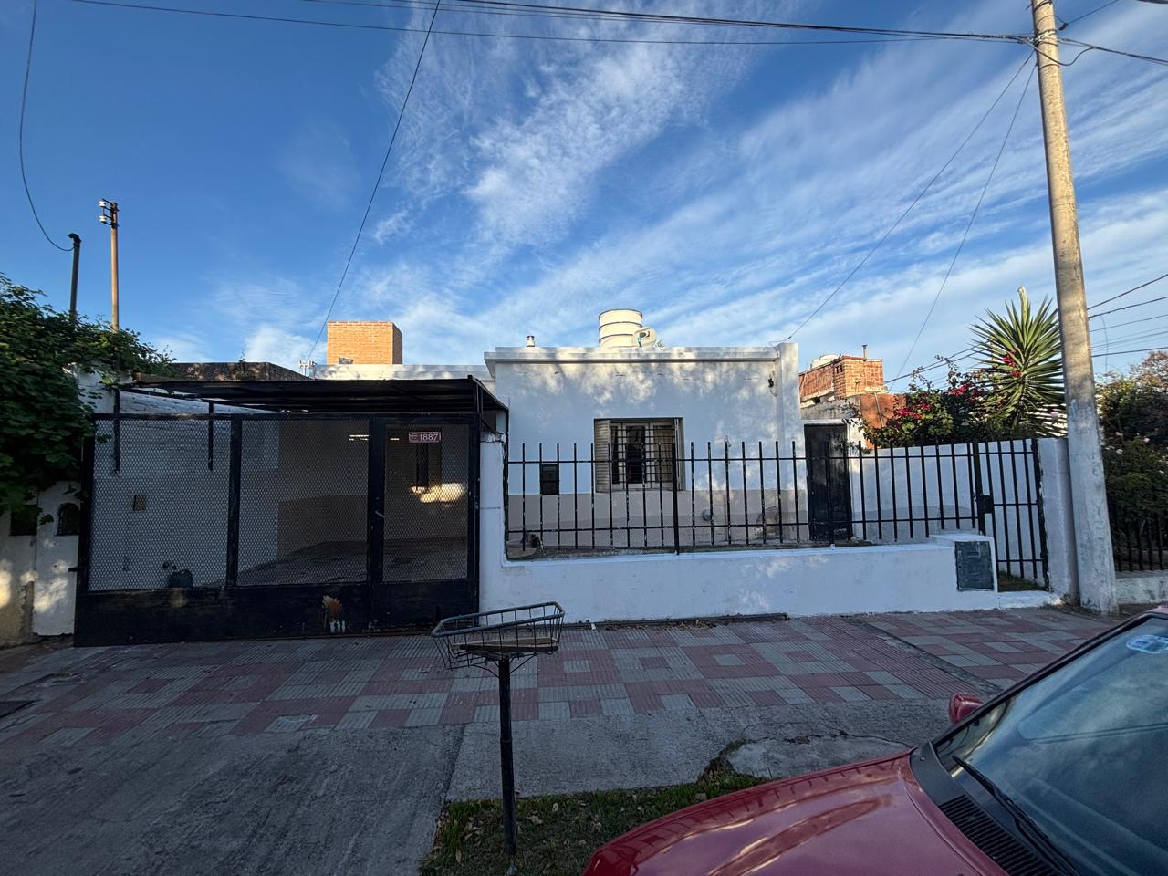 Gran Oportunidad para Inversores – Propiedad con Potencial para Dúplex sobre Calle Misiones - Imagen 3