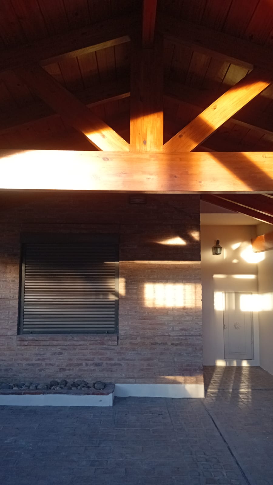 Dúplex en Venta de 3 Dormitorios con Patio, Cochera y Quincho - Imagen 2